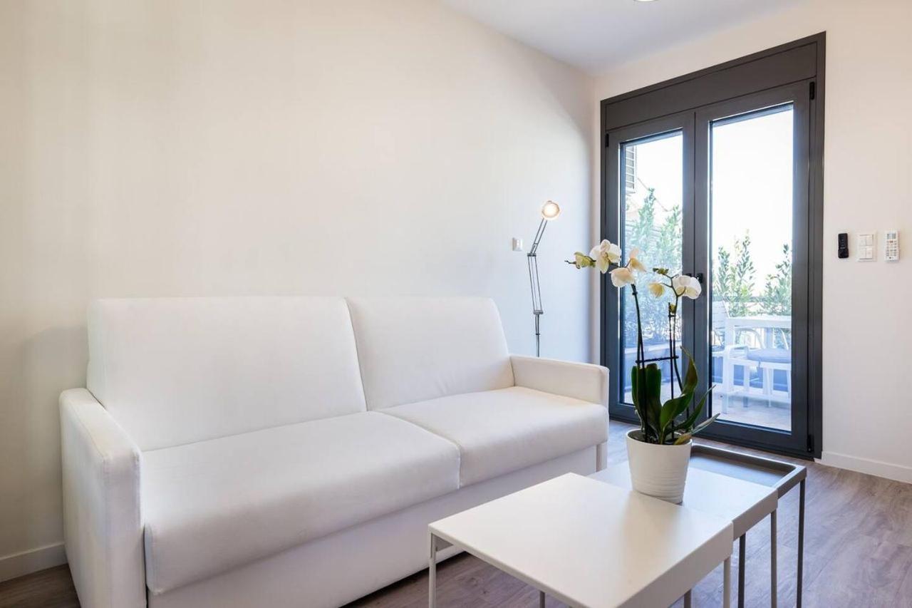 Emily In Athens - Central Chic Flat With Terrace Syntagma E1 ภายนอก รูปภาพ