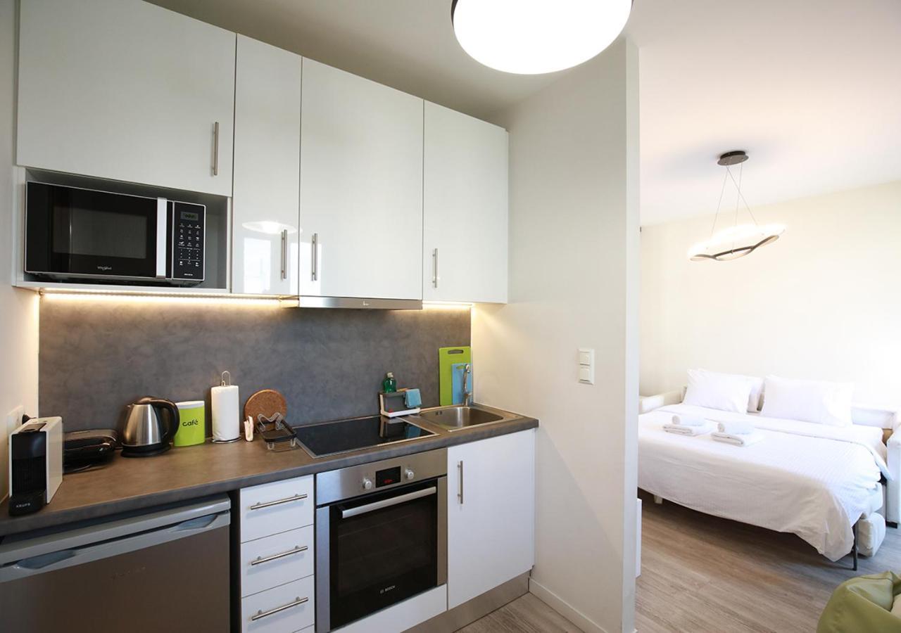 Emily In Athens - Central Chic Flat With Terrace Syntagma E1 ภายนอก รูปภาพ
