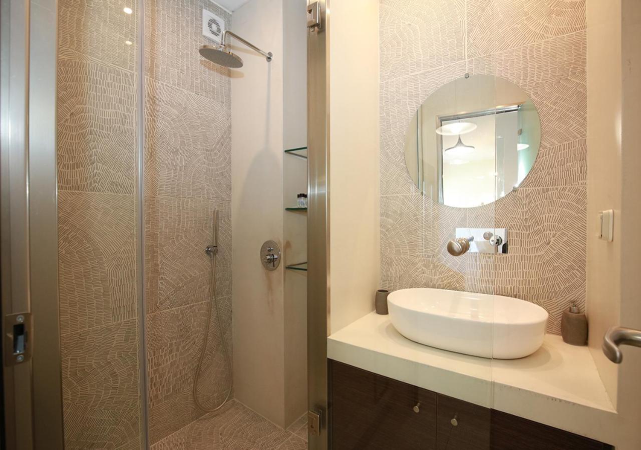 Emily In Athens - Central Chic Flat With Terrace Syntagma E1 ภายนอก รูปภาพ