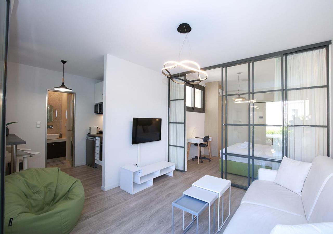 Emily In Athens - Central Chic Flat With Terrace Syntagma E1 ภายนอก รูปภาพ