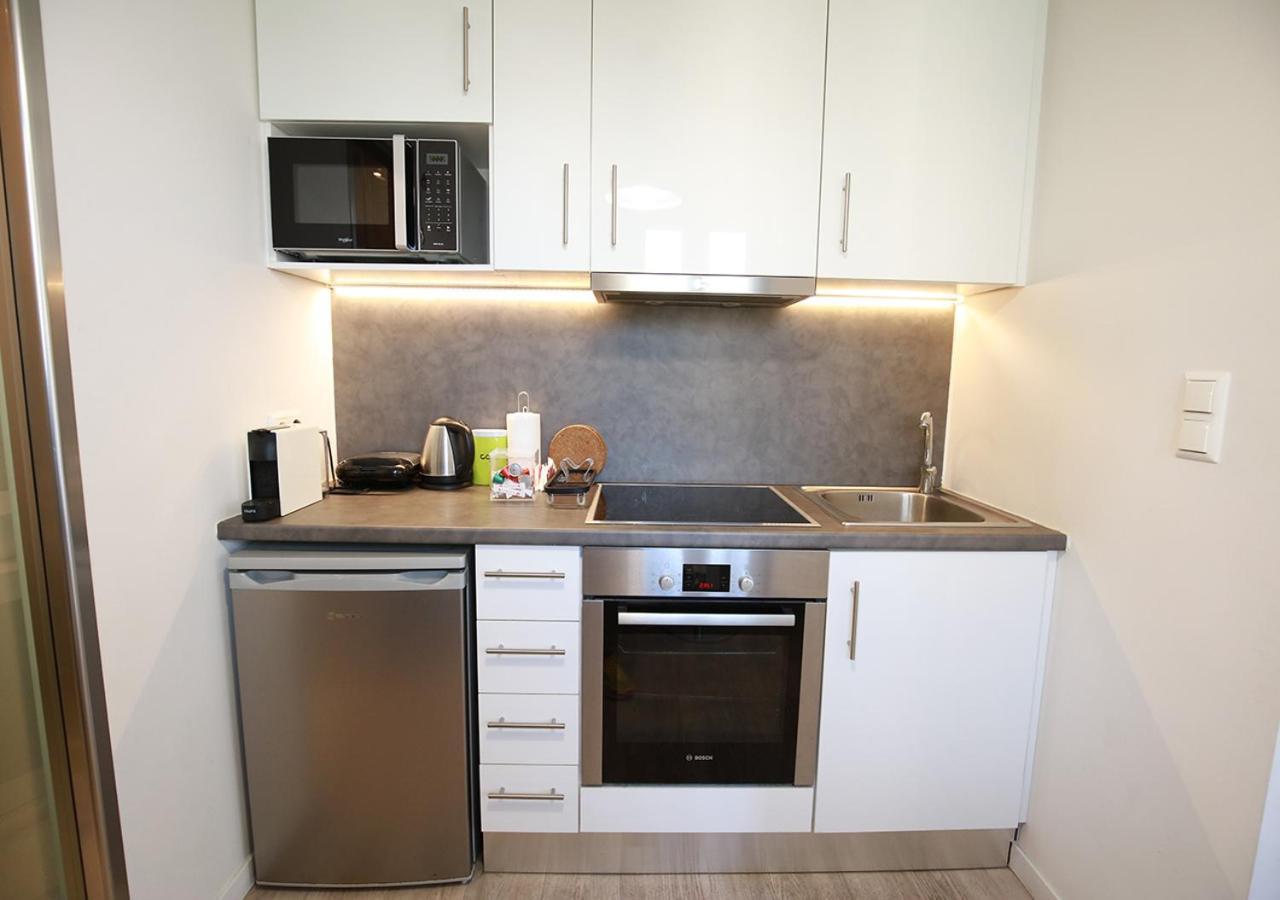 Emily In Athens - Central Chic Flat With Terrace Syntagma E1 ภายนอก รูปภาพ