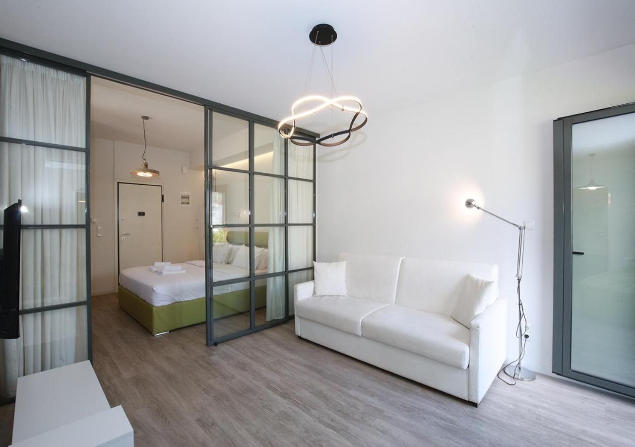 Emily In Athens - Central Chic Flat With Terrace Syntagma E1 ภายนอก รูปภาพ